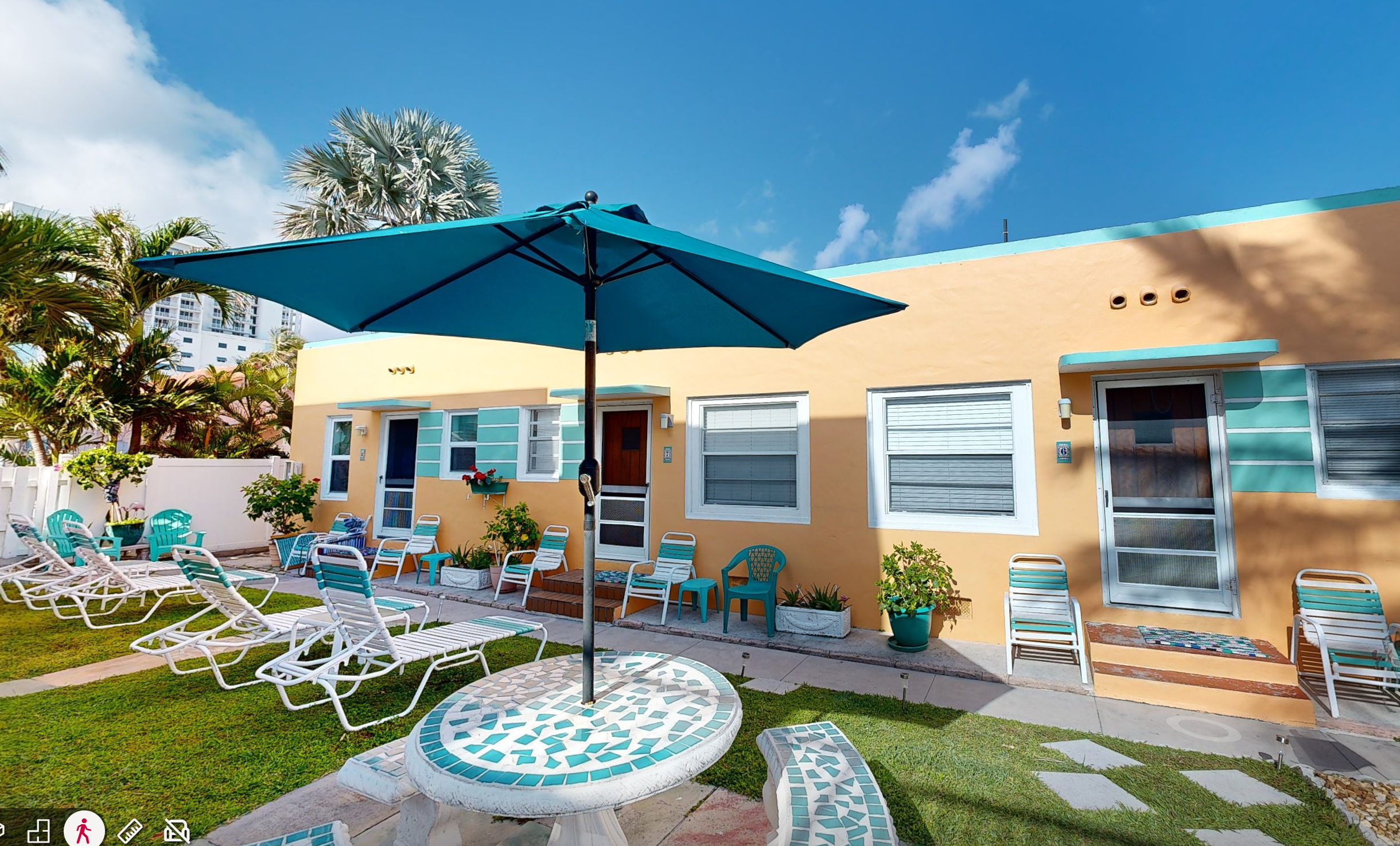 1 Bedroom Suite - East Side - 1
